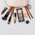 The Ultimate Guide to Eyeshadow for Beginners: Tips, Tricks, and Must-Haves