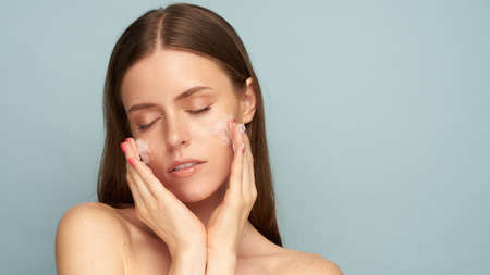 How to Layer Skincare Products Effectively if You Have Dry Skin