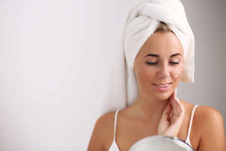 How to Properly Use a Cleansing Brush: Step-by-Step Skincare Routine for Americans