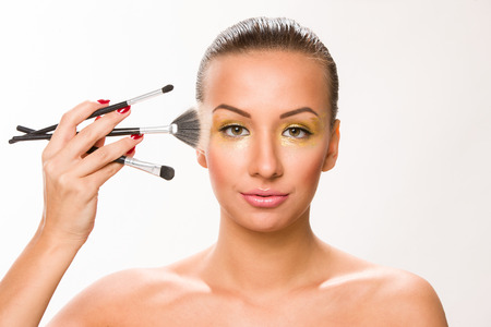 Makeup Brushes for Mature Skin: Tools and Techniques Recommended by U.S. Dermatologists