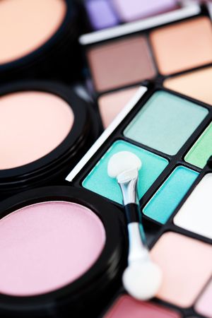 Minimalist Travel Makeup: The Only Products You Need in Your Carry-On
