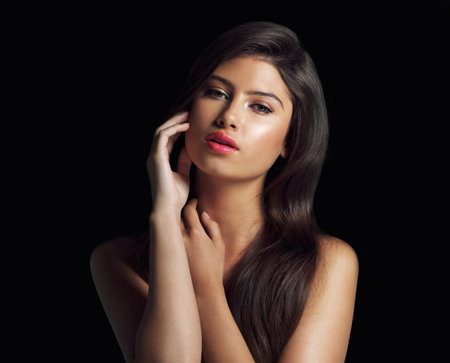 Celebrity Makeup Artist Secrets: How to Sculpt Your Face with Bronzer