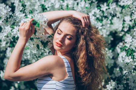 Seasonal Exfoliating Tips: How Your Routine Should Change in Summer vs. Winter