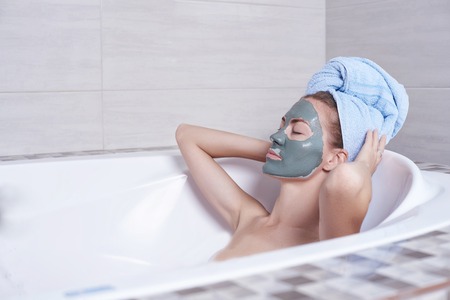 The Best Carrier Oils and Essential Oils for Clean DIY Skincare