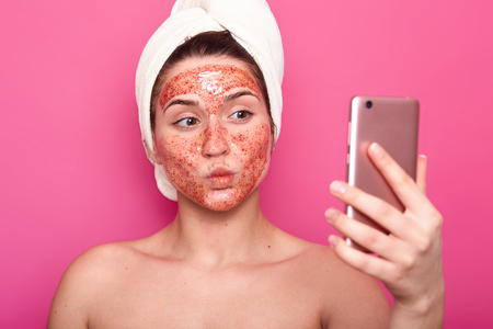 Celebrity Skincare Trends: Why Hollywood Can’t Get Enough of LED Face Masks